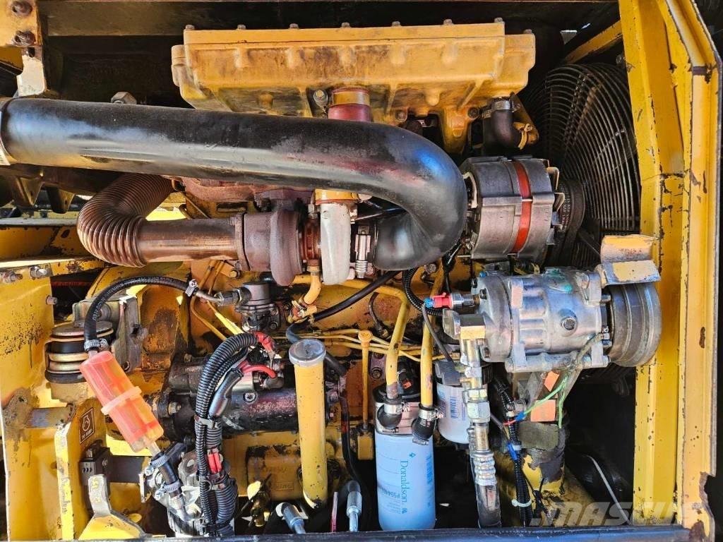 CAT M 312 Escavatori gommati