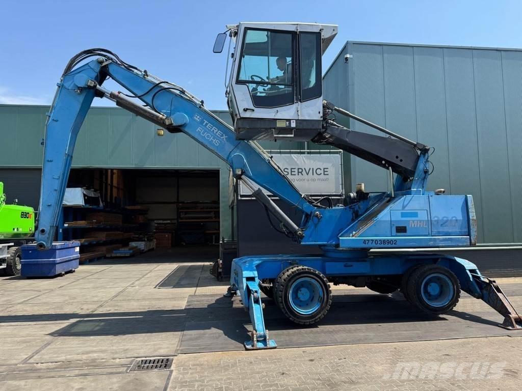 Fuchs MHL 320 Movimentazione rifiuti