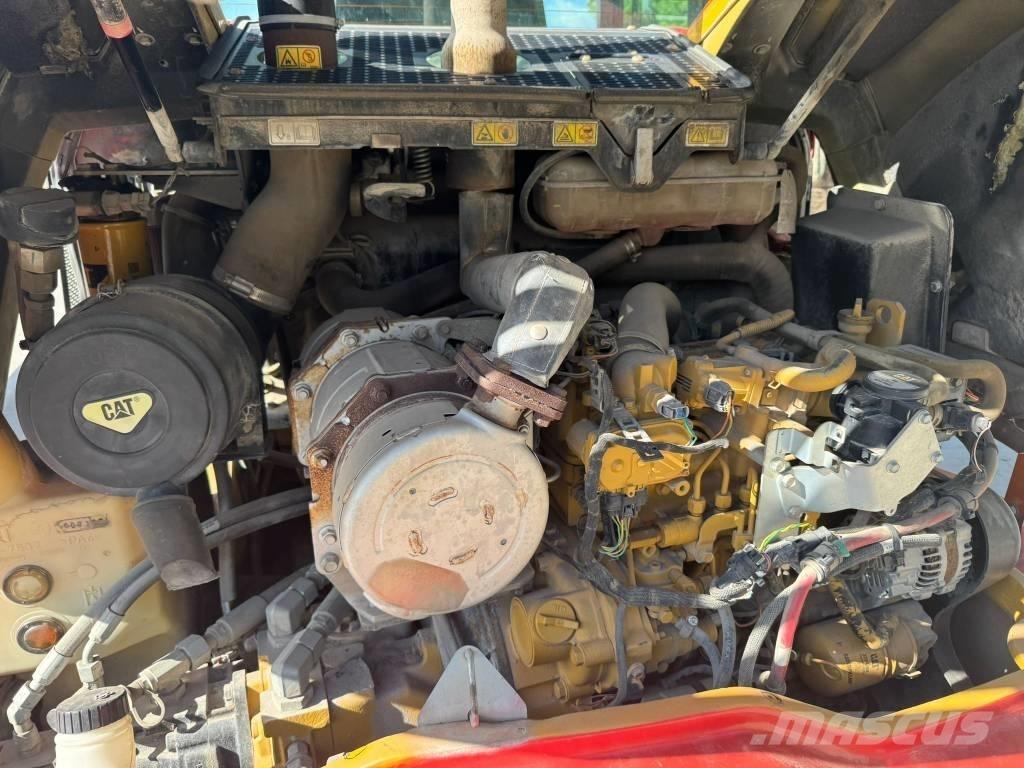 CAT 906M Pale gommate