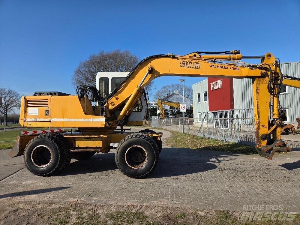 Liebherr A900 Escavatori gommati