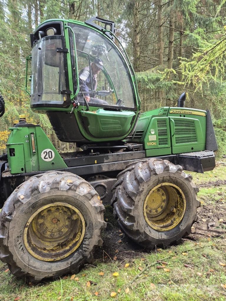 John Deere 1110 E Forwarder