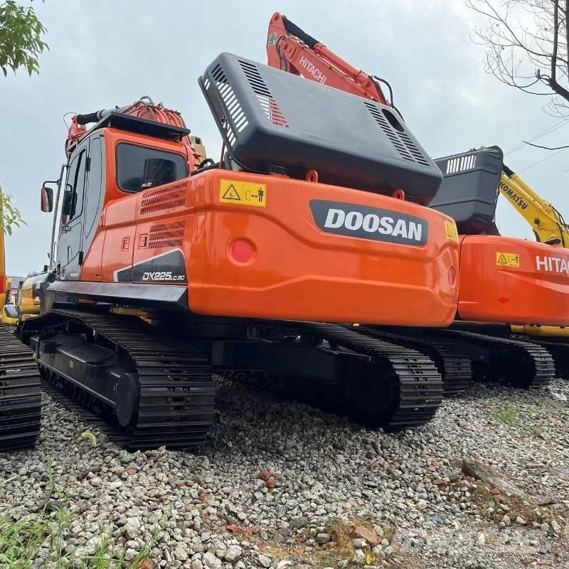 Doosan DX 225 Escavatori cingolati