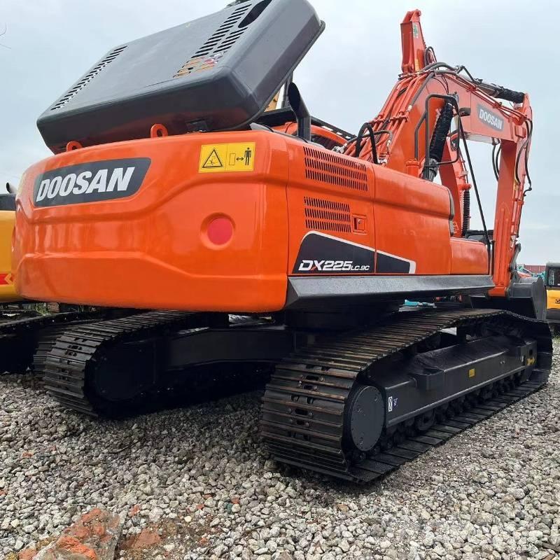 Doosan DX 225 Escavatori cingolati