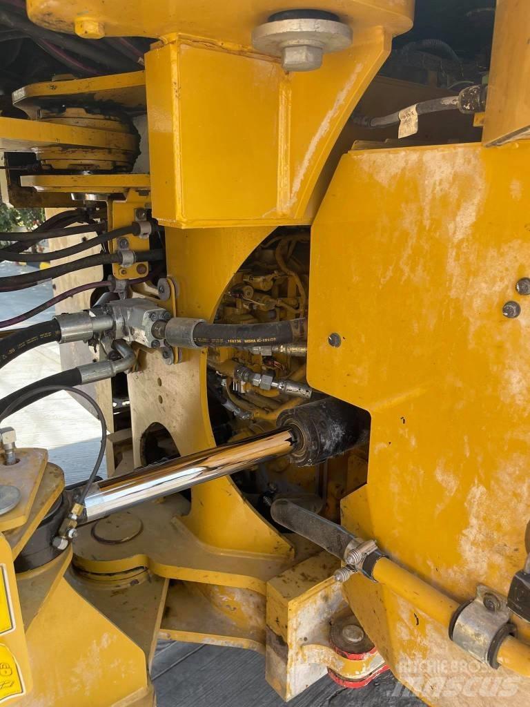 CAT 972M II Pale gommate