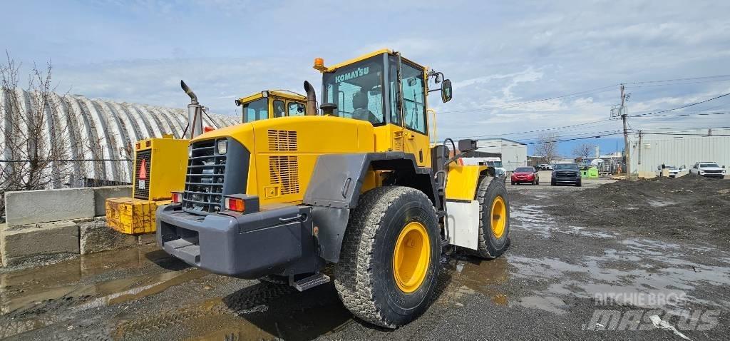 Komatsu WA 200 Pale gommate