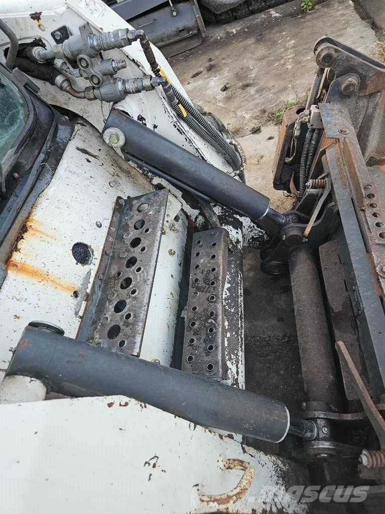 Bobcat S 250 Pale gommate