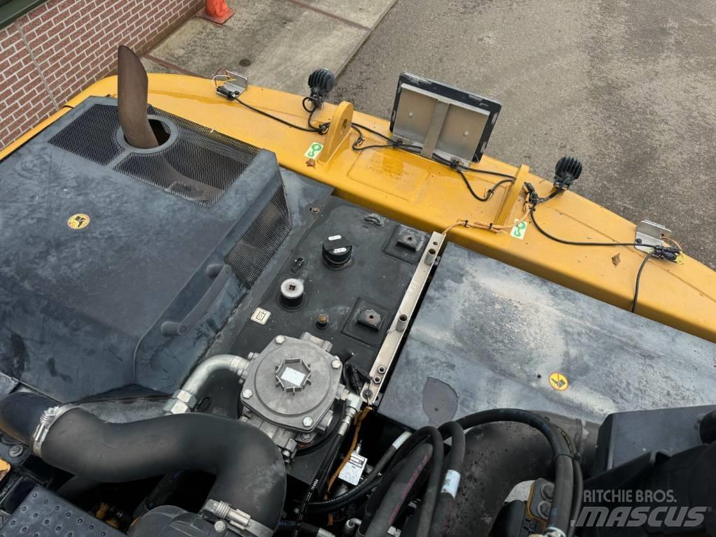 CAT MH3022 Movimentazione rifiuti