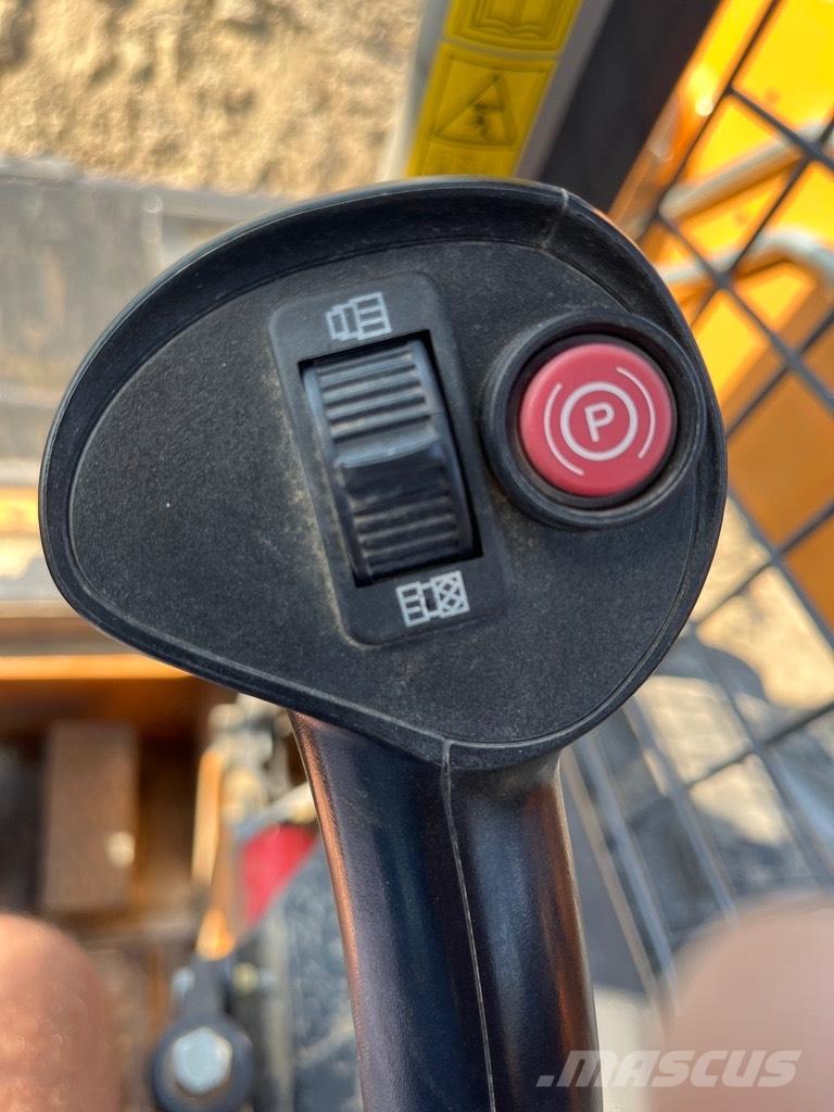 CASE SR 130 Mini Pale Gommate