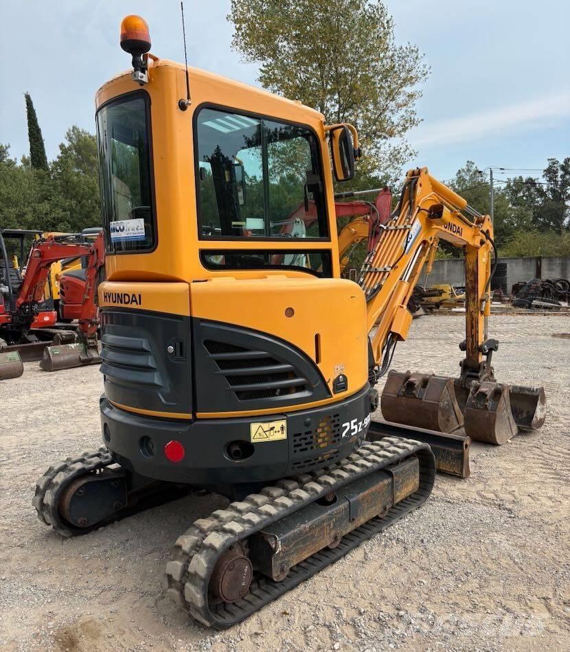 Hyundai R25Z-9 AK Miniescavatori