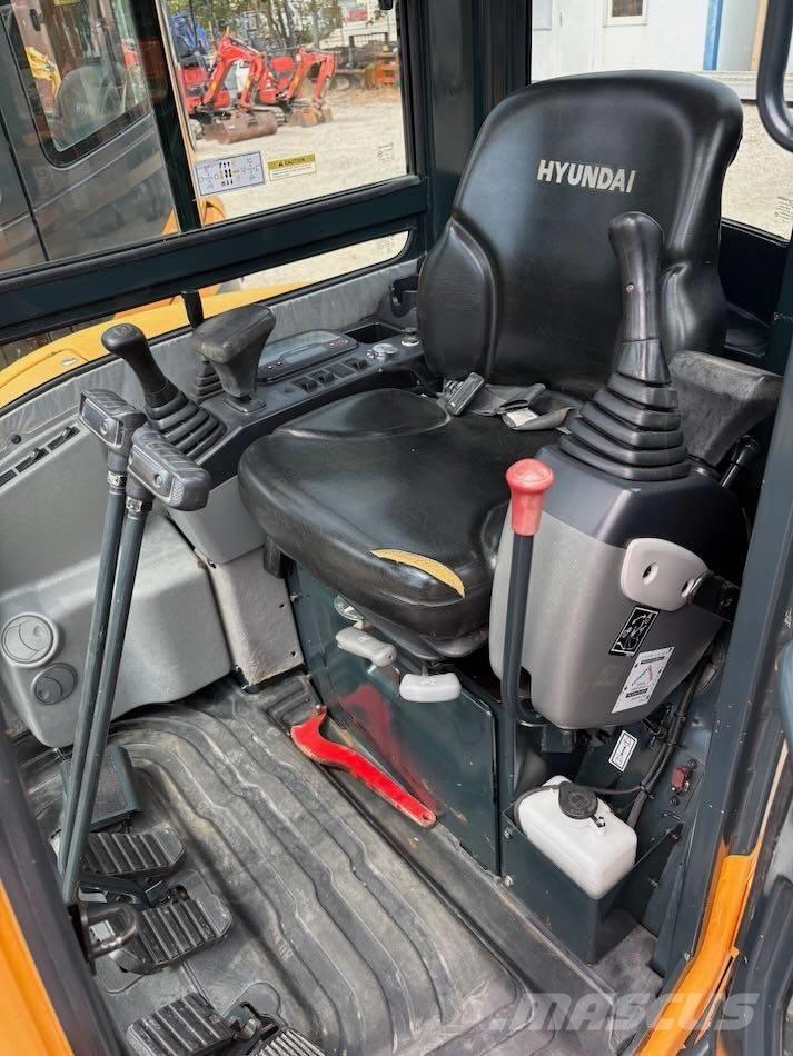 Hyundai R25Z-9 AK Miniescavatori