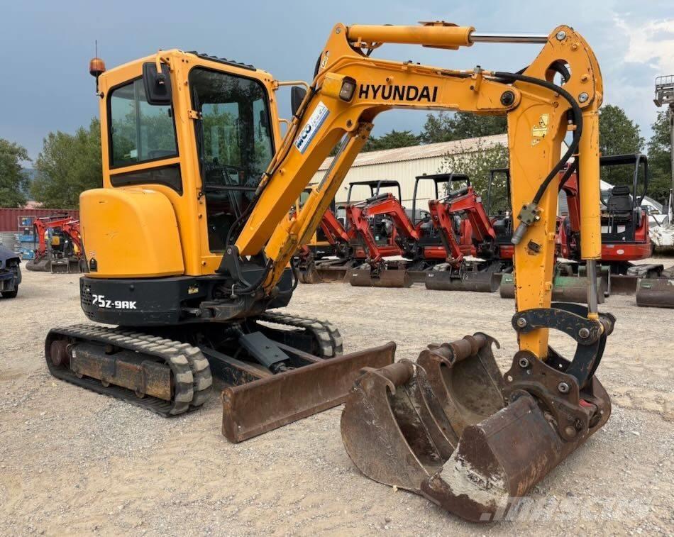 Hyundai R25Z-9 AK Miniescavatori