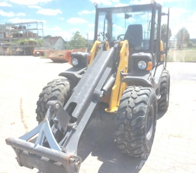 Mecalac AX 1000 Pale gommate