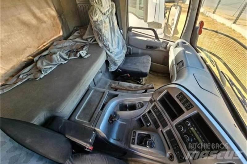 UD TRUCKS QUON Camion altro