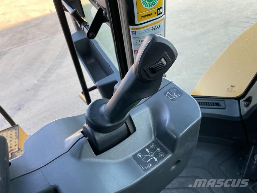 CAT 950M Pale gommate