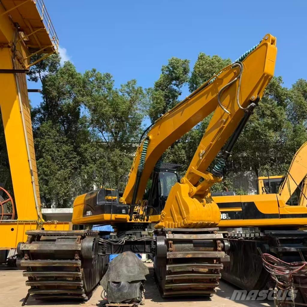 CAT 320 D Escavatori anfibi
