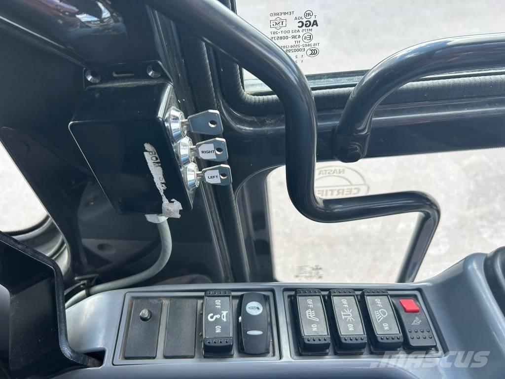 Hitachi ZX 300 LC-6 Escavatori cingolati
