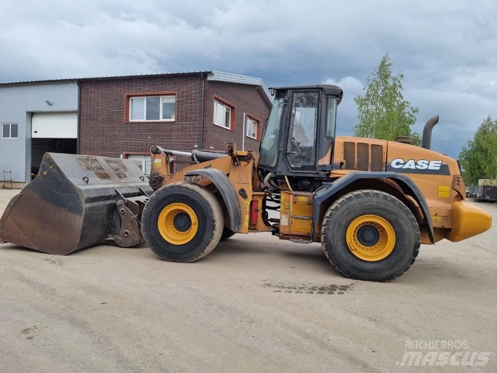 CASE 921 F Pale gommate