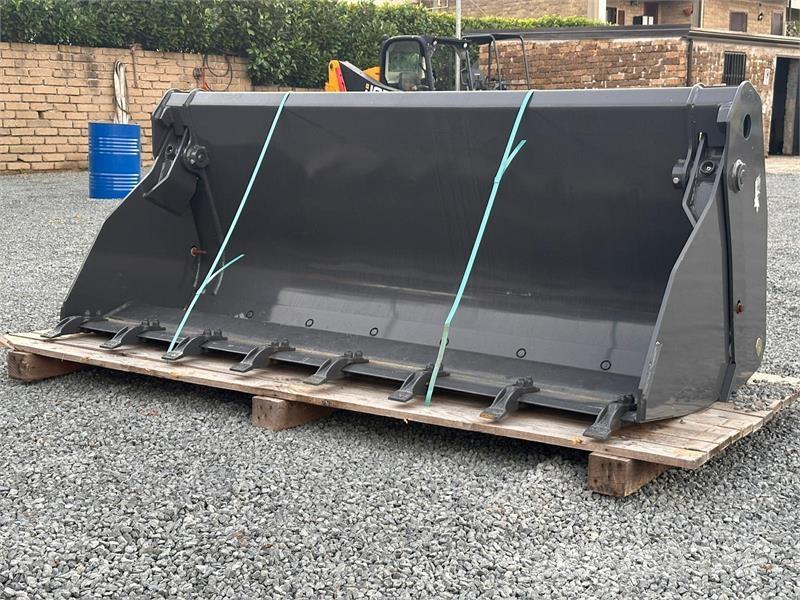 New Holland 220 Benne