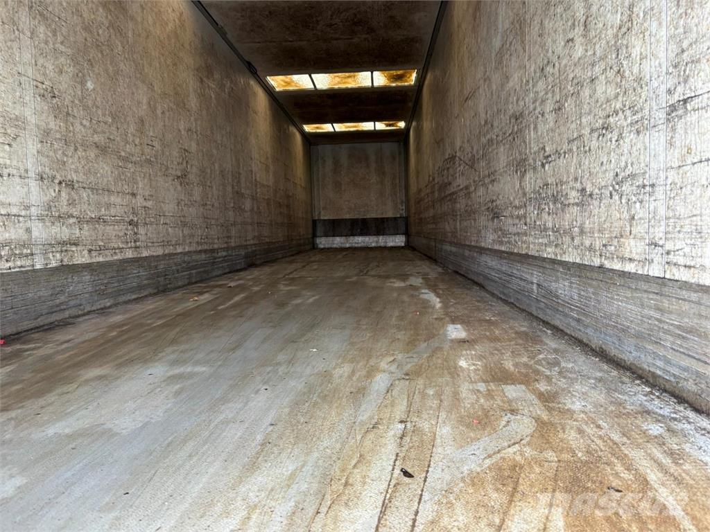 Schmitz 3aks Semirimorchi a cassone chiuso