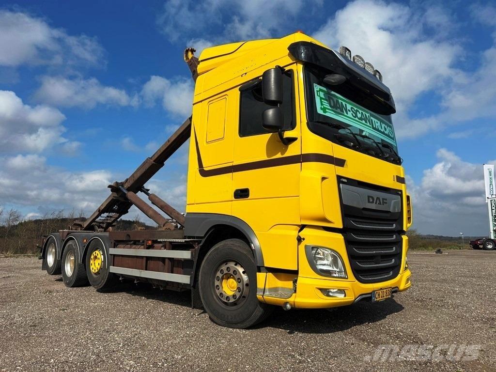 DAF XF 530 8x2-*4 Camion con gancio di sollevamento