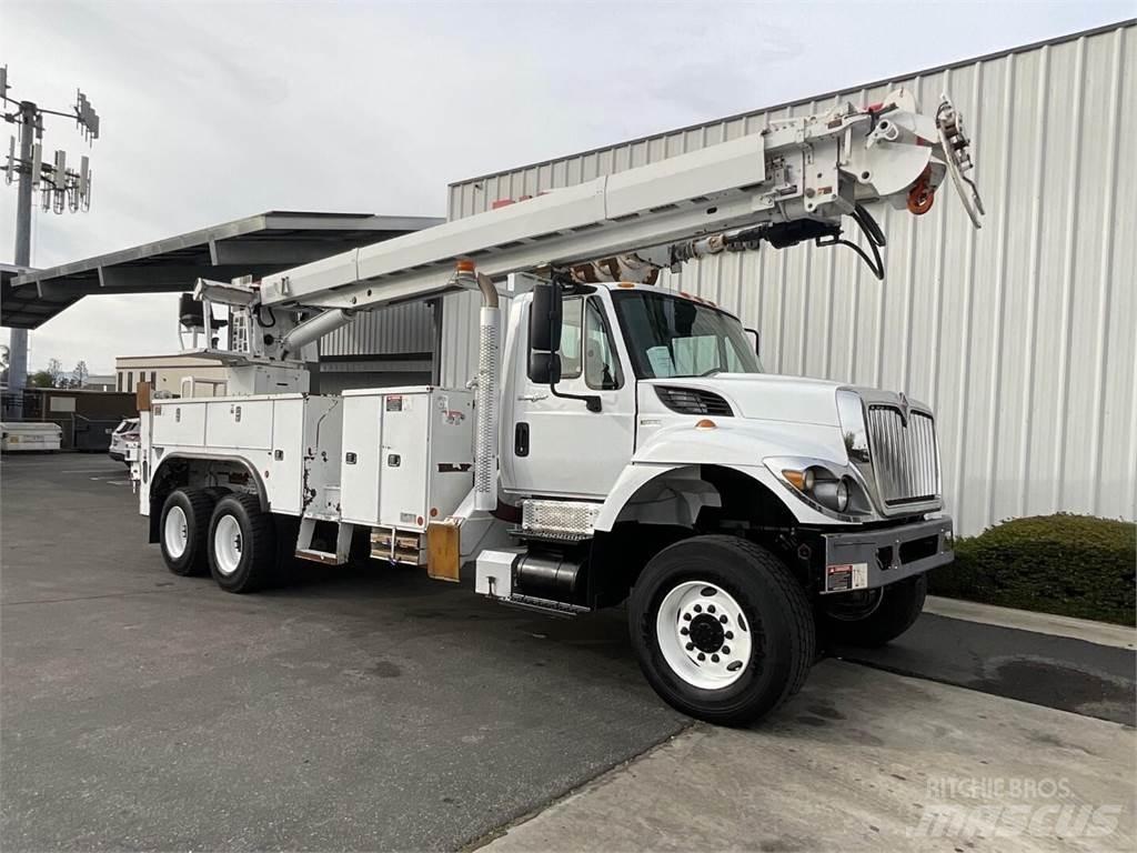 Altec D4065BTR Autocarro per perforatrice mobile