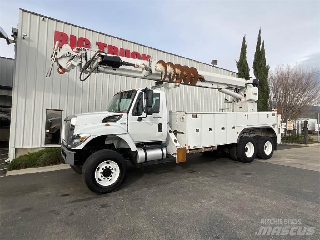 Altec D4065BTR Autocarro per perforatrice mobile