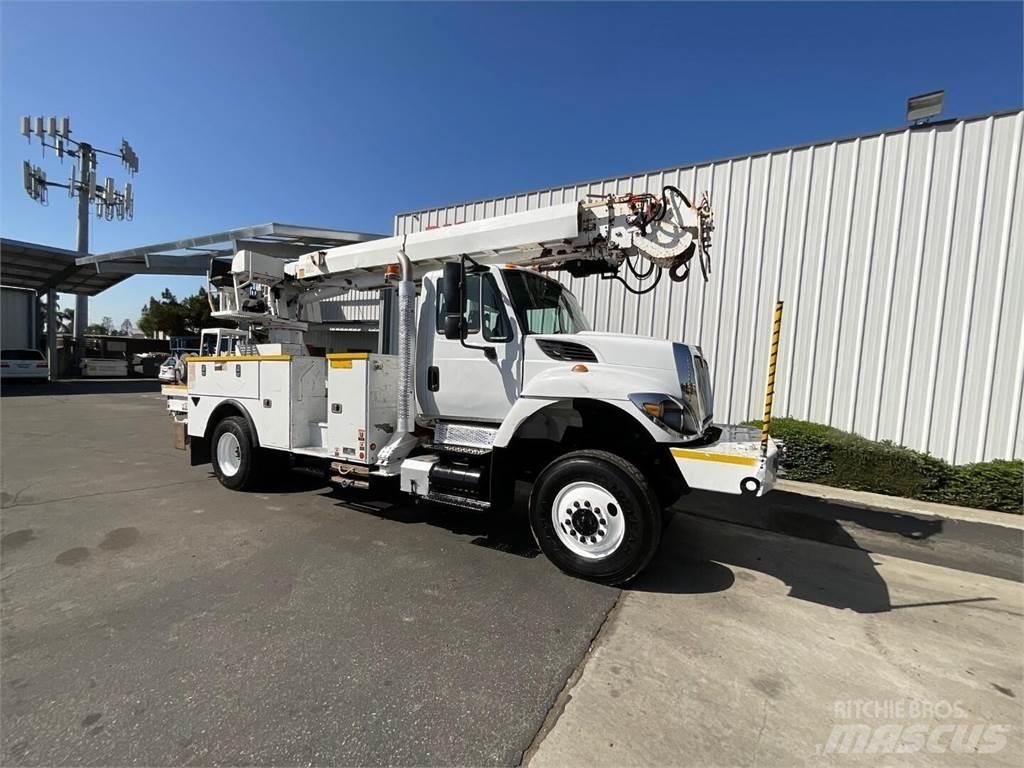 Altec DC47TR Autocarro per perforatrice mobile