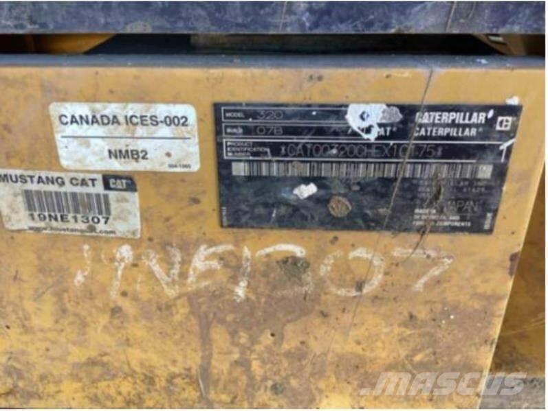 CAT 320 Escavatori cingolati