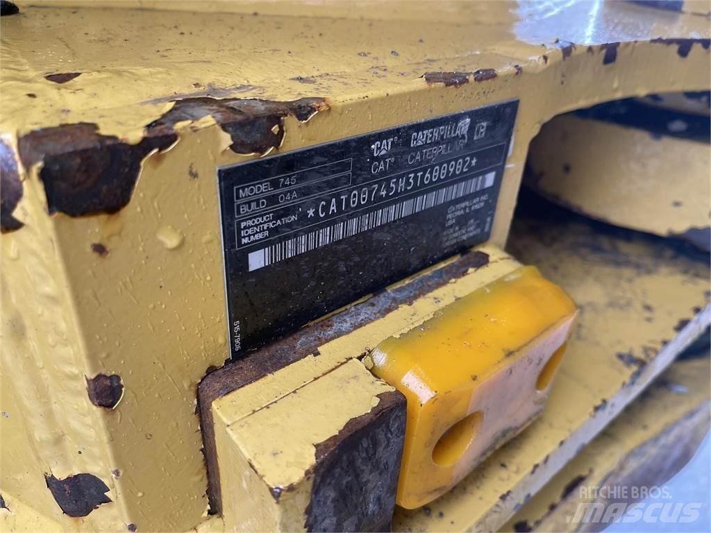 CAT 745 Dumpers articolati