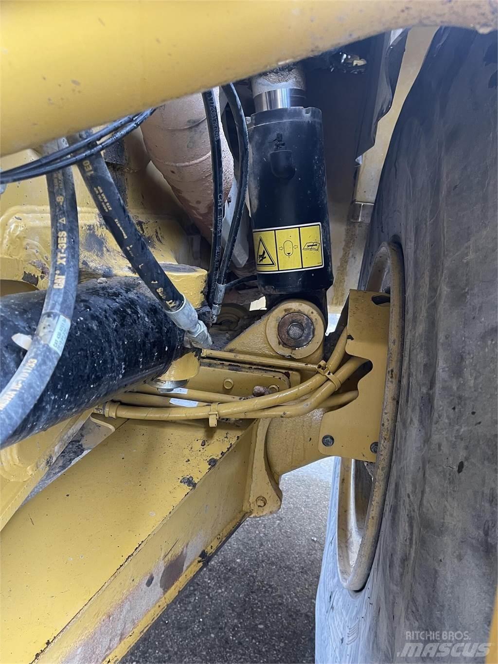 CAT 745 Dumpers articolati