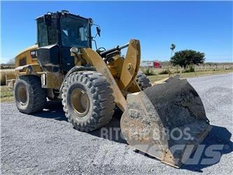 CAT 930M Pale gommate
