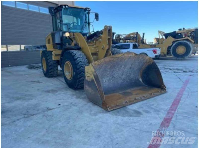 CAT 930M Pale gommate
