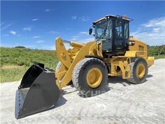 CAT 930M Pale gommate
