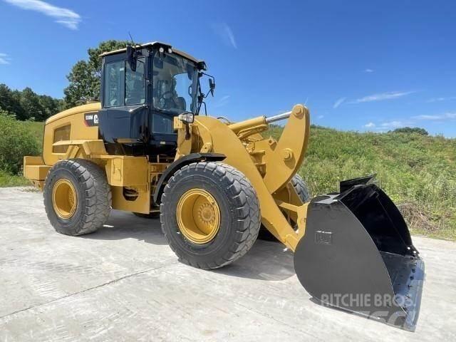 CAT 930M Pale gommate