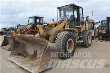 CAT 938G Pale gommate