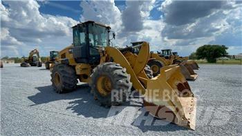 CAT 938M Pale gommate