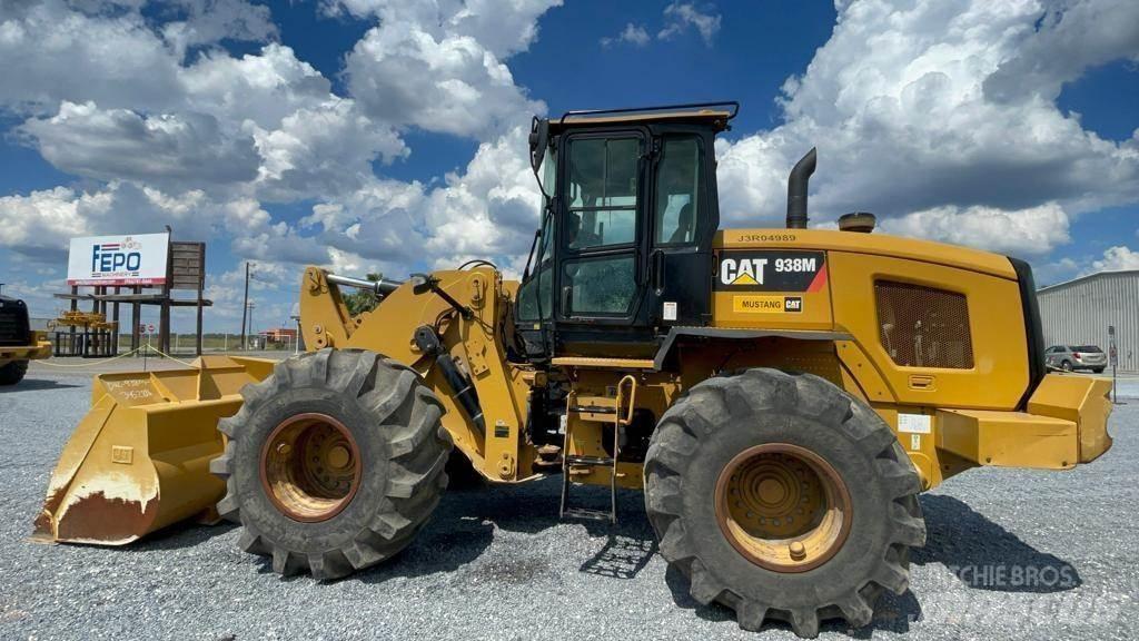 CAT 938M Pale gommate