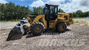 CAT 938M Pale gommate
