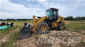 CAT 938M Pale gommate