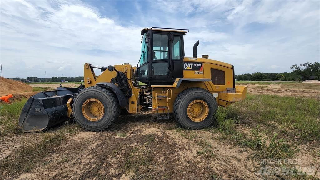 CAT 938M Pale gommate