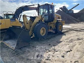CAT 938M Pale gommate