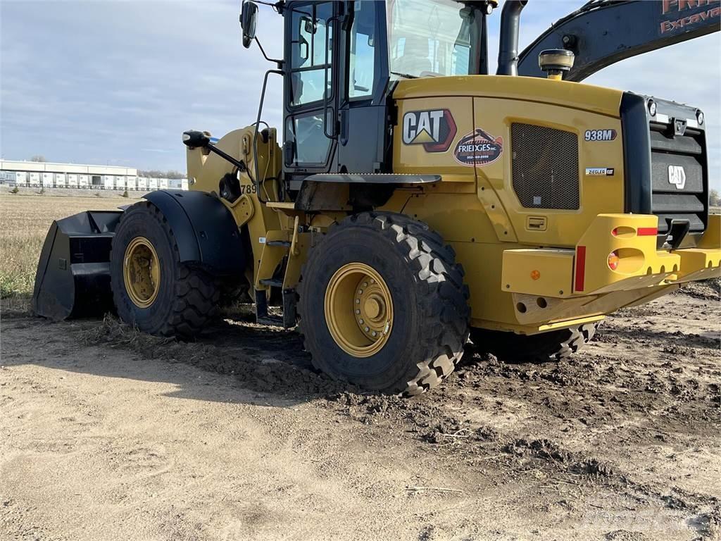 CAT 938M Pale gommate
