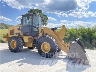 CAT 938M Pale gommate