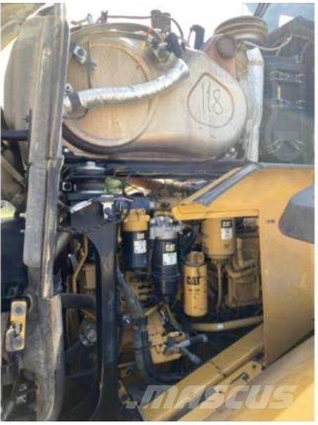 CAT 950M Pale gommate