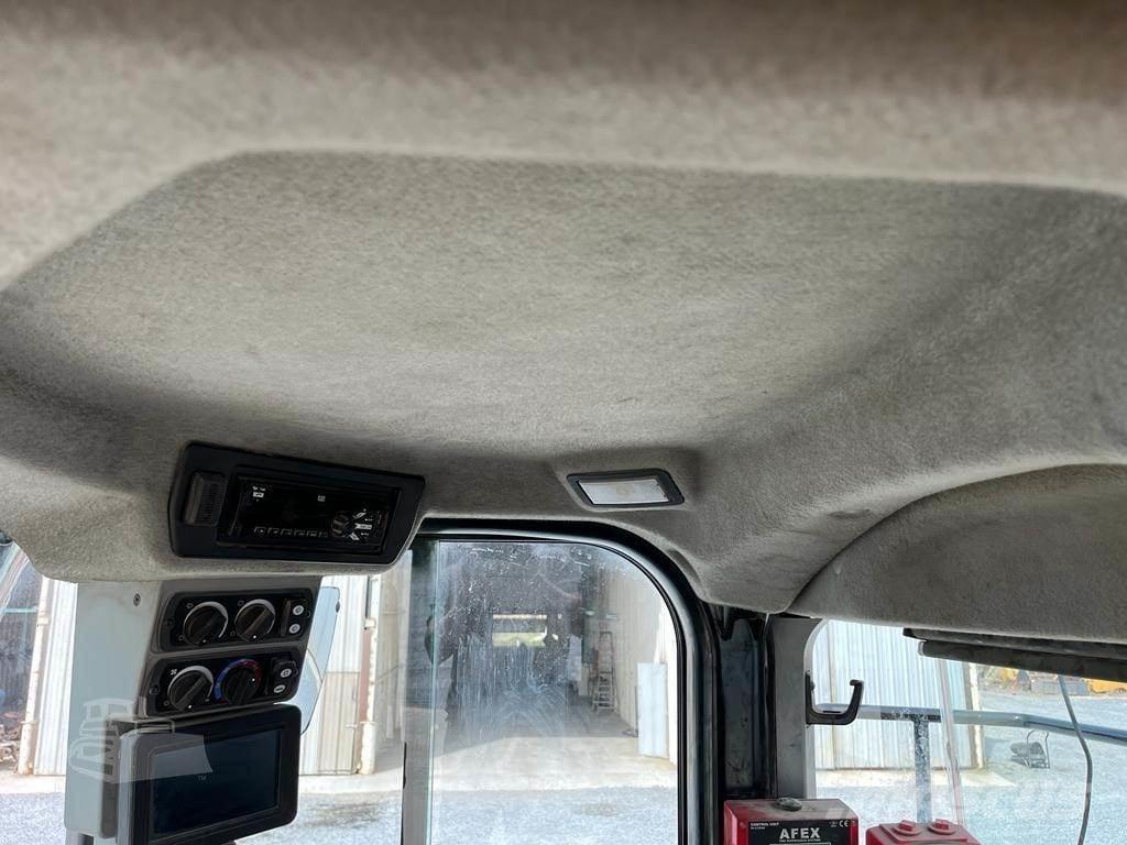 CAT 966M Pale gommate