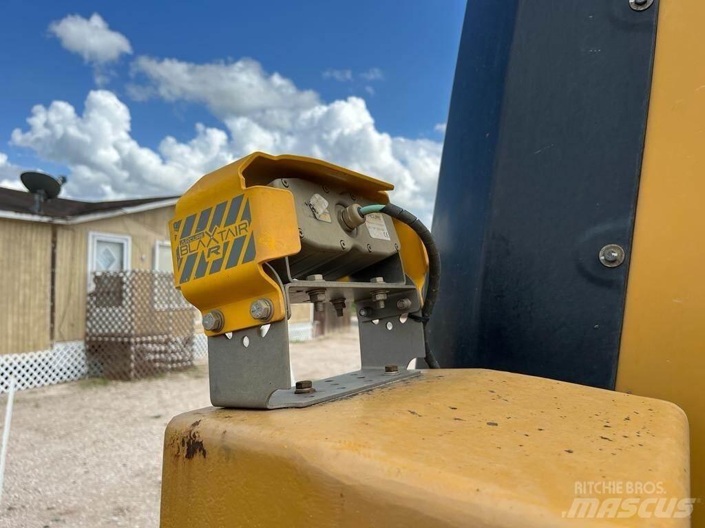 CAT 972M Pale gommate