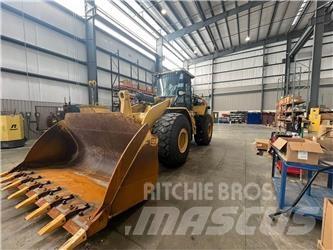 CAT 972M Pale gommate