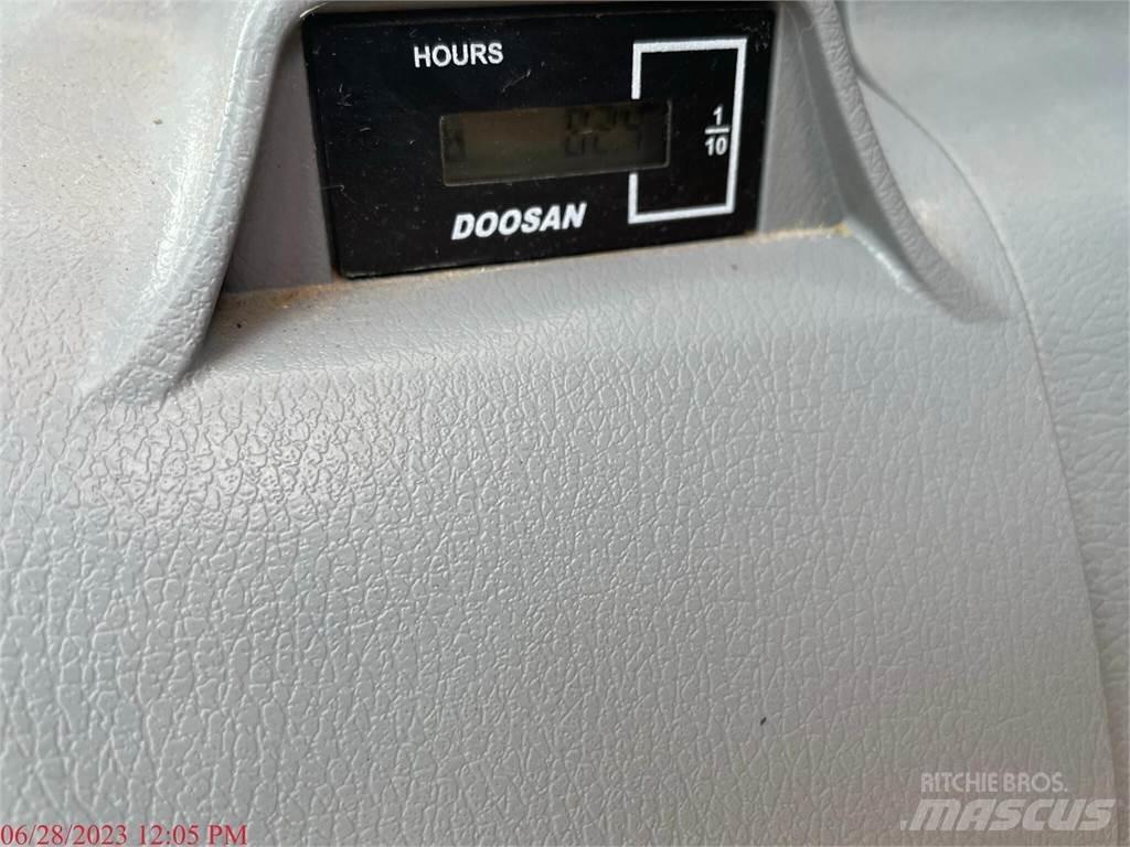 Doosan DX140 LC-5 Escavatori cingolati