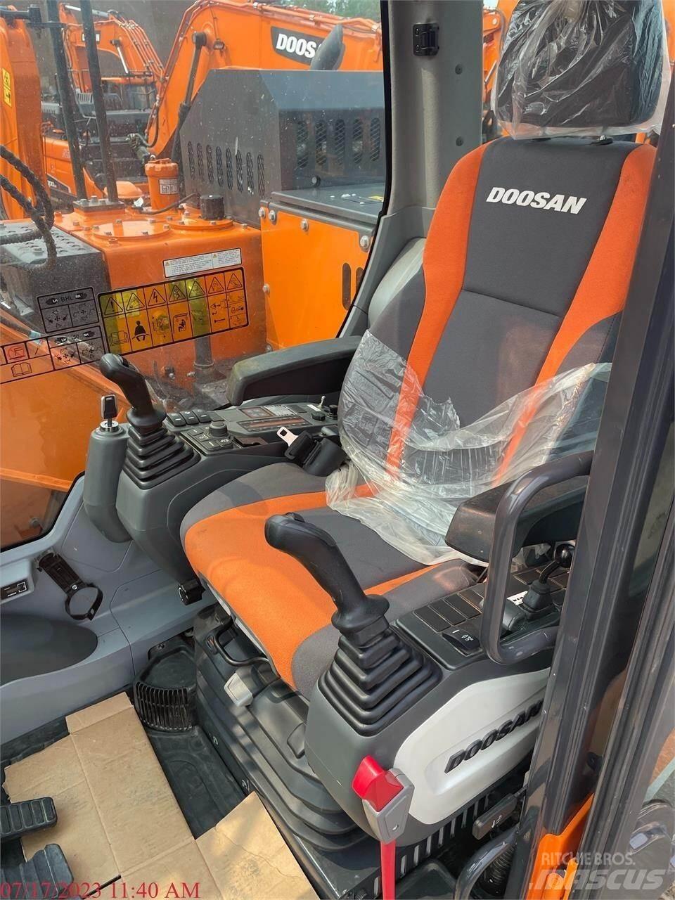Doosan DX140 LC-5 Escavatori cingolati