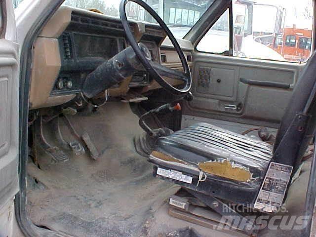 Ford F700 Cisterna